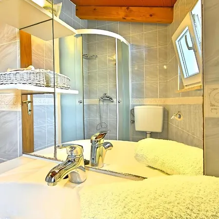 Tatil Evi Klimatisiertes Maria Mit Pool Bei Poreč
