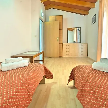 Holiday home Klimatisiertes Maria Mit Pool
