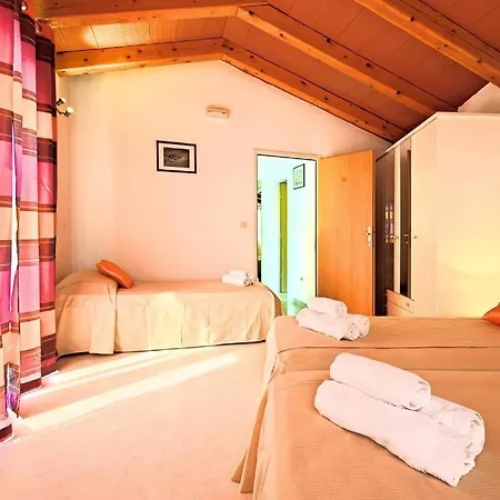 Tatil Evi Klimatisiertes Maria Mit Pool Bei