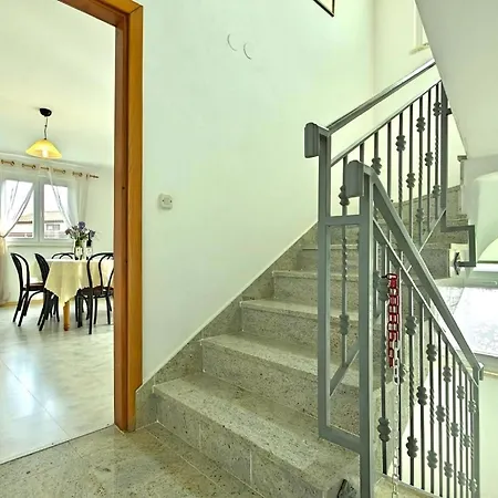 Klimatisiertes Maria Mit Pool Bei בית נופש פורץ